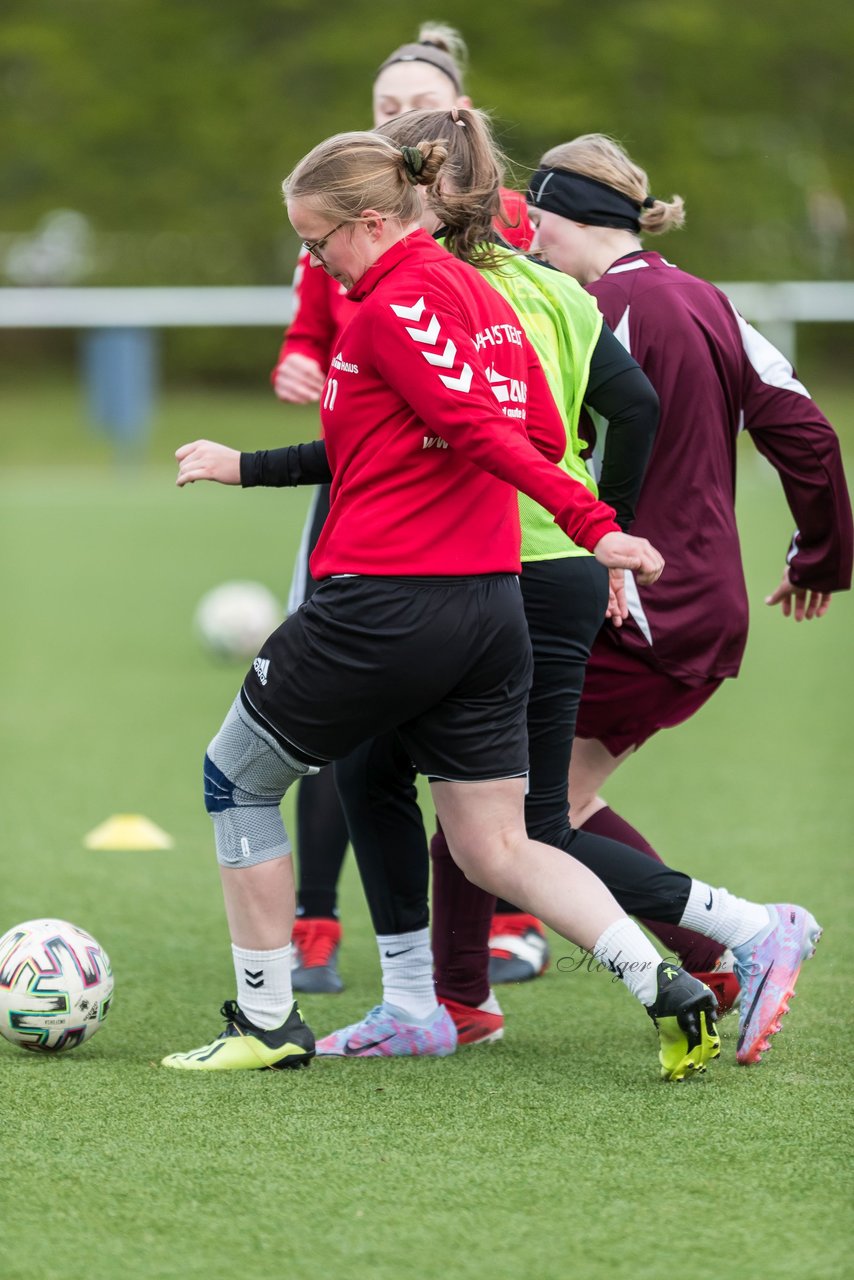 Bild 246 - Co-Trainerin der Frauen Nationalmannschaft Britta Carlson in Wahlstedt